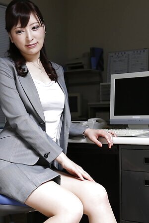 Who want Noeru Mitsushima like new office lady?